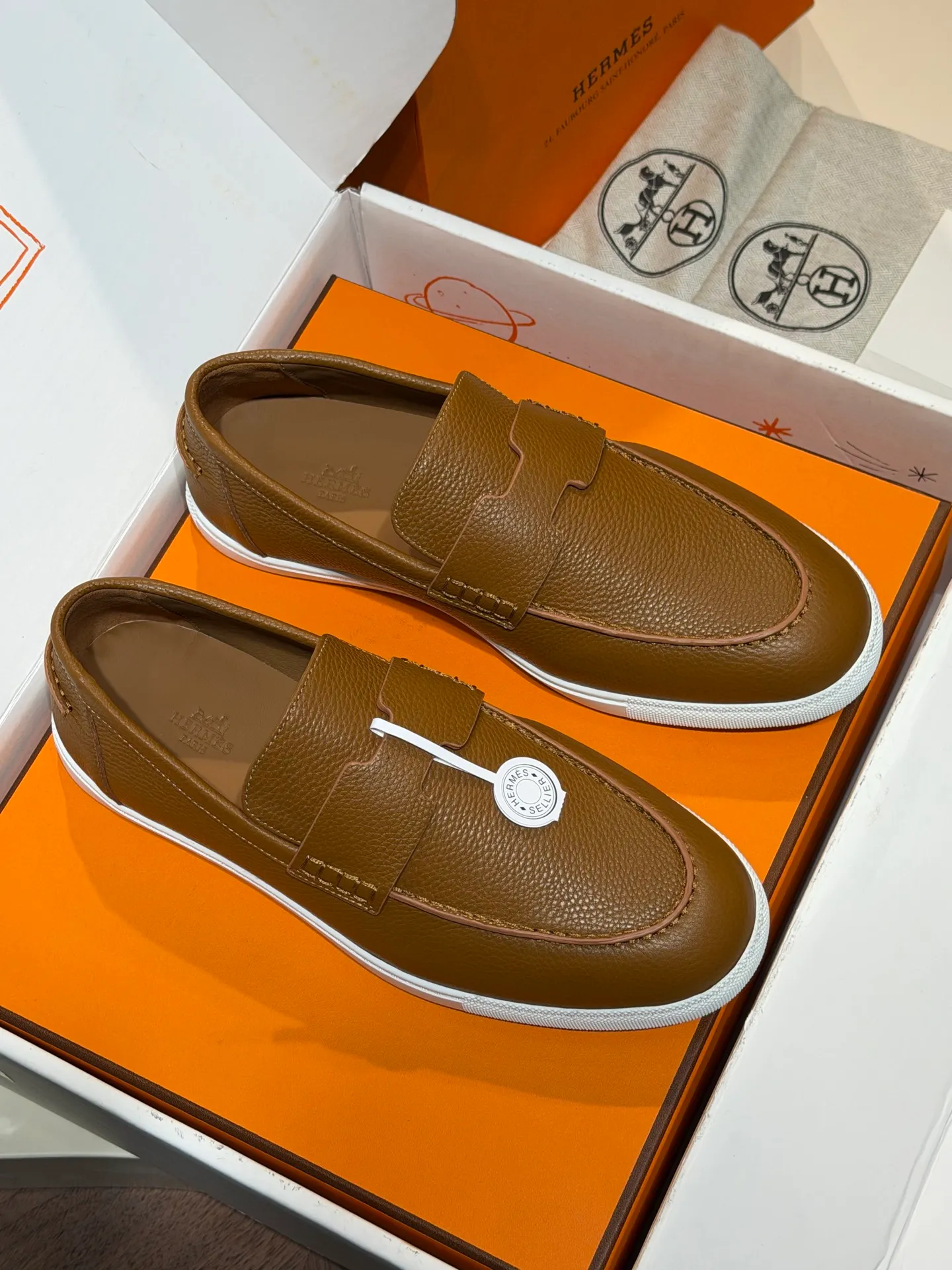 【HERMES】Top P:800💰-Size: 39-44 (38.45. Customized) H Home Freesstyle Men's Loafers Calfskin and Epsom Heritage calfskin high-top sports shoes, the soles are decorated with saddle stud buckle patterns, creating a modern urban style. Imported cowhide + cowhide lining + customized TPU outsole.